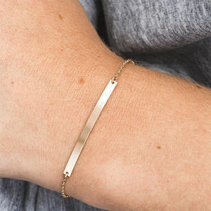 En gros, Barre vierge géométrique plaquée or PVD, gravable, pour couples, empilable, avec mantra inspirant, haut de gamme, inaltérable et simple - Product Image 1