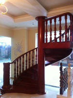 Escalier en colimaçon moderne à double poutre avec fabrication raffinée, base solide et fabrication lisse pour une utilisation en appartement intérieur
