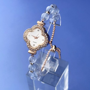 นาฬิกาควอตซ์หรูหราสำหรับผู้หญิงสร้อยข้อมือประดับรูปใบโคลเวอร์สี่<span class=keywords><strong>ใบ</strong></span>มีสไตล์พอยเตอร์แก้วแฟชั่นสปอร์ตชาร์ม - Product Image 2