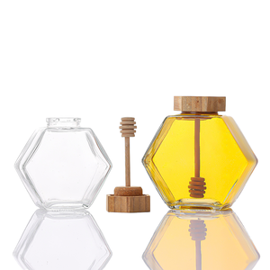 Pot à miel en verre hexagonal de 100 ml avec bouchon en liège et cuillère en bois, personnalisable par marquage à chaud pour les soins de la peau - Product Image 1