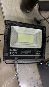 Reflector LED Solar de Pared TRISTAR de 200W, con Batería, Control Remoto, Clasificación IP65, Cuerpo de Aluminio, Ángulo de Haz de 120°, CRI 90 - Product Image 6