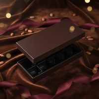 Boîte à chocolat rigide haut de gamme avec estampage à chaud doré, laminage mat, séparateur personnalisé, boîtes en papier recyclables pour cadeaux de luxe