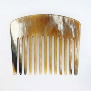 Peigne à cheveux en corne de vache fait main, forme naturelle, poli, durable, moderne, écologique, cadeaux pour la maison et le bureau, MN EXPORTS - Product Image 1
