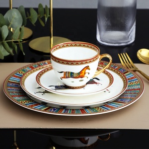 Assiettes de Dîner <span class=keywords><strong>en</strong></span> Céramique Motif Cheval Vintage, Assiettes <span class=keywords><strong>en</strong></span> <span class=keywords><strong>Porcelaine</strong></span> Royale, Plateau de Service avec Logo Personnalisé et Ensemble Tasse à Thé et Soucoupe - Product Image 6