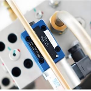 ระบบไฮดรอลิก CNC แบบกดเบรกพร้อมมอเตอร์เซอร์โว125T-3200มม. ความแม่นยำสูงสำหรับเครื่องจักรอุตสาหกรรมดัดโลหะ