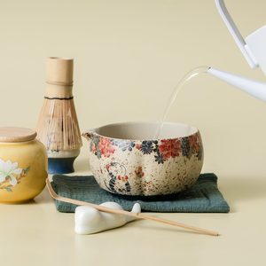 Juego de Tazas de Matcha de Cerámica con Batidor de Bambú, Diseño Floral Oriental para Ceremonia del Té, Utensilios de Cerámica - Product Image 4