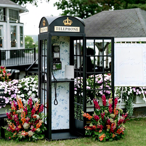 Cabina Telefónica Moderna de Metal Negro para Exteriores, de 2 a 2.4 Metros, para Decoración de Bodas, Eventos y Fiestas - Product Image 1