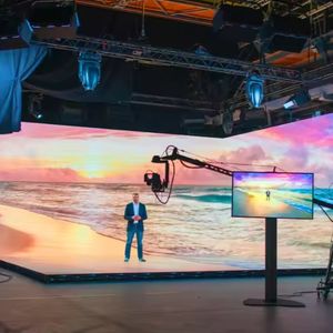 Pantalla LED para exteriores P5 IP65 resistente al agua 6000cd/alto brillo 3840Hz pantalla de vídeo HD legible con luz solar para uso comercial - Product Image 2