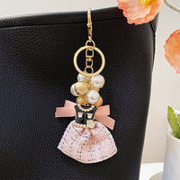 Article tendance : Porte-clés mini-robe perlée fait main |   Breloque de sac mignonne, cadeau