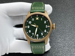 Montres mécaniques tendance et très vendues de haute qualité avec bracelet en cuir de vachette vert, boîtier métallique et cadran à aiguilles - Product Image 3