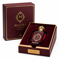 Boîte de luxe pour parfum avec couvercle et base en cuir bordeaux, insert en velours, plaque métallique dorée, emballage cadeau rigide