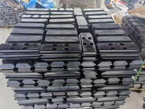 Plaquettes de chenilles en caoutchouc S1880-3L pour finisseur d'asphalte, vente directe usine, avec garantie de 6 mois - Product Image 4