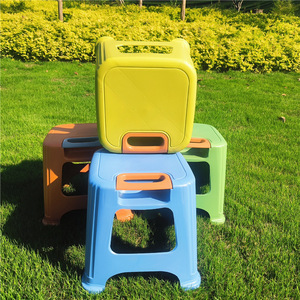 Tabouret carré portable en plastique épaissi de 26 cm de hauteur pour usage domestique et extérieur - Product Image 3