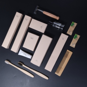 ชุดอุปกรณ์อำนวยความสะดวกในโรงแรมที่เป็นมิตรกับสิ่งแวดล้อม ผลิตภัณฑ์ดูแลส่วนบุคคลจากเยื่อชานอ้อย ย่อยสลายได้ทางชีวภาพ พร้อมแปรงสีฟันไม้ไผ่ หวีไม้ไผ่ และมีดโกน - Product Image 6