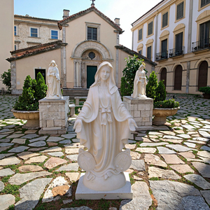 Statua Religiosa Personalizzata Grande da Esterno in Resina, della Vergine Maria Madre della Misericordia, con Croce Artistica Dipinta a Mano - Product Image 5