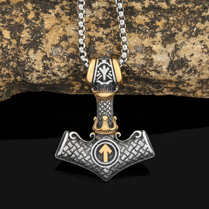 Yunnique – collier avec pendentif marteau de Thor Viking en acier inoxydable, avec accents dorés, design géométrique, cadeau pour hommes - Product Image 2
