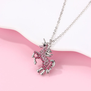 Vente en gros de pendentifs en alliage de zinc pour enfants, charme licorne rose mignon avec cristal, cadeau d'anniversaire pour enfants, boîte cadeau incluse - Product Image 3