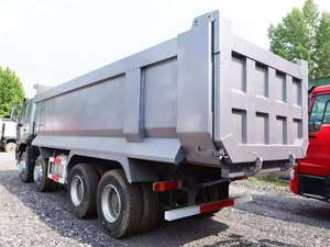 Camion benne basculante d'occasion Sinotruck HOWO 375ch 8x4 à conduite à droite en promotion - Product Image 6