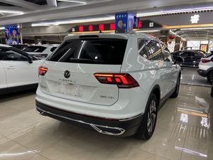 Volkswagen <span class=keywords><strong>Tiguan</strong></span> L MY2023 280TSI Automatique à deux roues motrices, édition limitée Trend, voitures d'occasion - Product Image 6