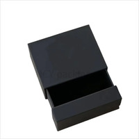 Boîte cadeau pour bijoux en carton rigide haut de gamme avec logo personnalisé, laminage mat, doublure en éponge, matériaux recyclés, gaufrage