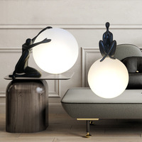 Lampe de Table LED d'Intérieur Nordique Moderne et Épurée, Sculpture Portrait Sphérique de Haute Qualité en Résine, Vente Directe Usine