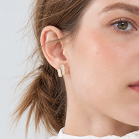 KAVNAR Boucles d'oreilles créole double barre zircon baguette nacre laiton doré or 14K