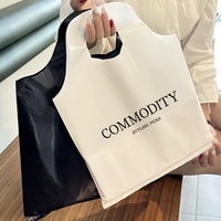Sac en plastique PE durable et écologique avec poignée, personnalisable avec logo, idéal pour l'emballage de vêtements, d'épicerie et de chaussures