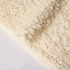 Tessuto Bouclé in Lana Ricciolata 67% Lana 33% Poliestere 600 GSM, Tessuto Tweed Pesante e Caldo per Giacche e Cappotti da Donna - Product Image 4