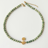 Collier pendentif Vierge Marie en pierre naturelle religieuse pour femmes