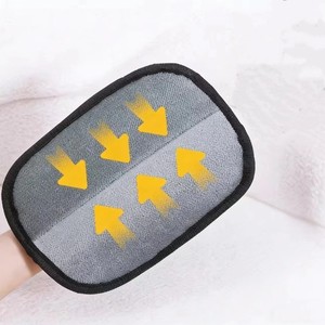ถุงมือกำจัดขนสัตว์เลี้ยง ดีไซน์ผ้าทรงสี่เหลี่ยม สำหรับสุนัขตัวเล็ก - Product Image 4