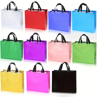 Sac fourre-tout simple étudiant personnalisé en usine en gros sac à bandoulière coloré avec logo grand sac fourre-tout décontracté personnalisé non tissé avec logo