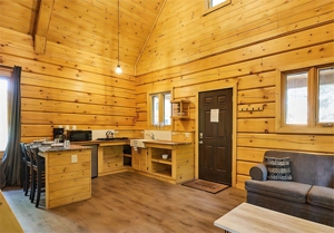 Cabaña de Madera Prefabricada con Ático y Porche Cubierto para Vivir en Vacaciones - Product Image 3