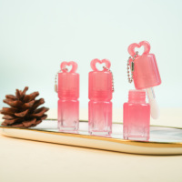 Caractéristiques uniques Tubes de brillant à lèvres vides roses Tube de brillant à lèvres mignon rond Bouteille de rouge à lèvres 3ml avec porte-clés