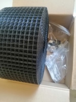 Grillage anti-oiseaux et anti-nuisibles pour panneaux solaires en HDPE de 8 pouces avec trous de 1/2 pouce, revêtement PVC noir