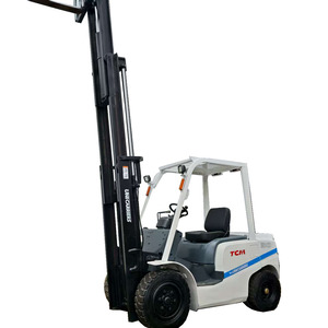 Montacargas Diésel Usado TCM FD30 Mini de 3 Toneladas de Capacidad con Desplazador Lateral Hidráulico y Neumáticos Sólidos - Product Image 1