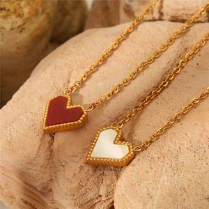 Colliers pendentifs en forme de cœur délicats en acier inoxydable plaqué or 18 carats avec incrustation de coquille blanche anti-allergie pour filles - Product Image 3