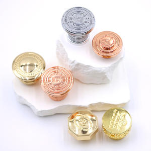 Vaporisateur de parfum en métal zamac au design de luxe couvercle du couvercle du bouchon à pression extérieur en alliage de <span class=keywords><strong>zinc</strong></span> logo personnalisé <span class=keywords><strong>prix</strong></span> avantageux - Product Image 4