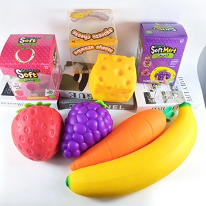 Juguete Antiestrés de Goma Realista de 45 cm con Forma de Plátano, Fresa, Uva, Zanahoria y Queso, de Rebote Lento para Apretar y Aliviar el Estrés - Product Image 4