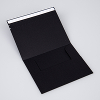 Enveloppe de brochure en carton noir avec bande adhésive, impression de logo personnalisée