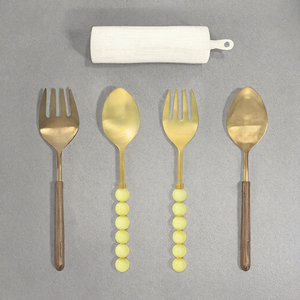 Juego de utensilios para ensalada de acero inoxidable 304 con cuentas de resina hechas a mano, elegante, duradero, apto para lavavajillas y horno microondas, personalizado - Product Image 3