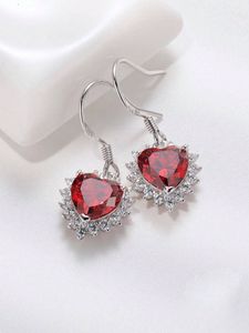 Boucles d'oreilles pendantes en argent 925 avec rubis cultivé taille cœur - Product Image 3