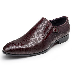 Nouvelles chaussures pour hommes de style professionnel d'automne avec décorations gravées, bout fermé, antidérapantes et légères - Product Image 3