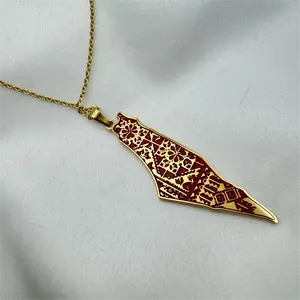 Venta al por mayor caliente estilo Palestina collar mapa en punto de cruz patrón 18K chapado en oro collar de acero inoxidable joyería impermeable