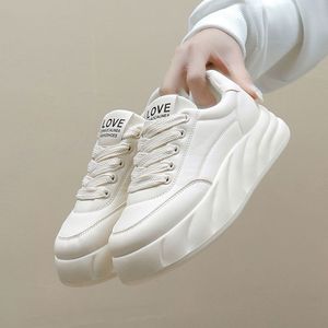 Chaussures décontractées polyvalentes à lacets pour femmes à semelles épaisses en cuir souple d'automne - Product Image 5