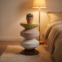 Table d'appoint/de bout personnalisée au design sculptural moderne en fer, avec revêtement en poudre coloré, pour salon, chambre et cafés