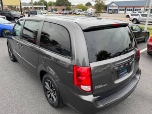 Dodge Grand Caravan SXT Plus 4 portes Mini-Van d'occasion <span class=keywords><strong>2016</strong></span>, conduite à gauche, sièges en cuir, Bluetooth, radio satellite, LED 8 - Product Image 5