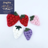 Applique en crochet fraise 3D purement artisanale, patch de fruits tricoté à la main pour vêtements d'enfants de boutique, fourniture d'usine
