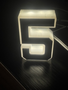 יצרן מותאם אישית 3D מיני הוביל סימנים אלקטרוניים 68 x43 מ "מ גיליון מגולוון ip65 עמיד למים שליטה מרחוק מסחרי - Product Image 2