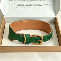 Collier pour chien personnalisé OEM ODM en cuir pleine fleur, extérieur vert, intérieur brun, quincaillerie métallique bronze antique, réglable, avec gaufrage