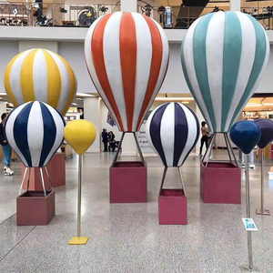 Sculpture <span class=keywords><strong>de</strong></span> bonbons en ballons festifs - Décoration artistique extérieure fantaisiste en fibre <span class=keywords><strong>de</strong></span> verre/résine époxy peinte à la main pour Noël et anniversaire - Product Image 1